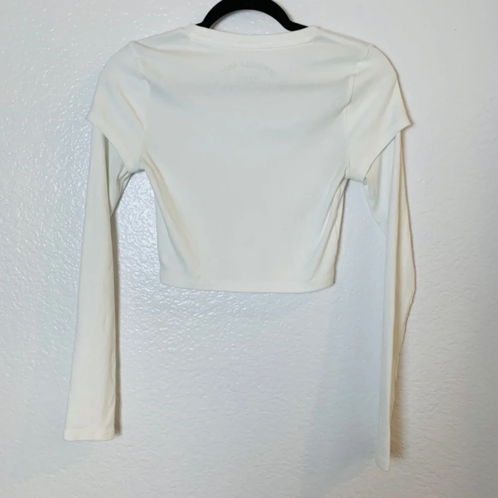 Aeropostale Long Sleeve Seriously Soft St. Moritz Cropped Graphic 2Fer Tee SizeM